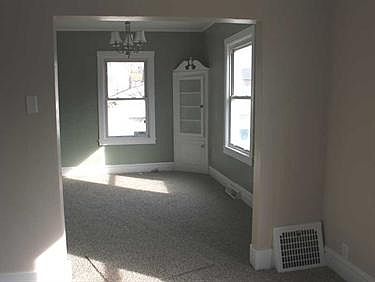 4th image of 406 Byng St