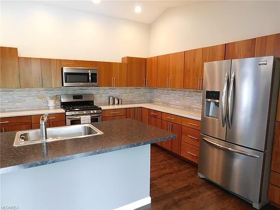 5th image of 4204 Rolling Hills Dr