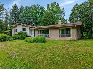 4464 Foxwood Dr, Milford, MI 48380