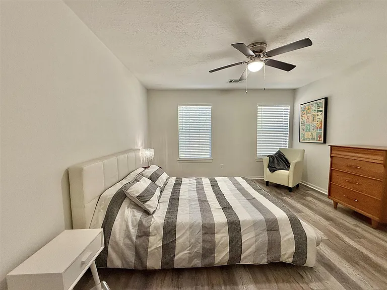 2 Twin Feather Pl — Photo 37
