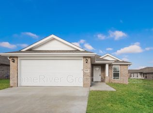 6105 NW Grant St, Bentonville, AR 72712