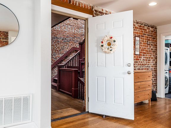 4th image of 104 Hamilton Ave