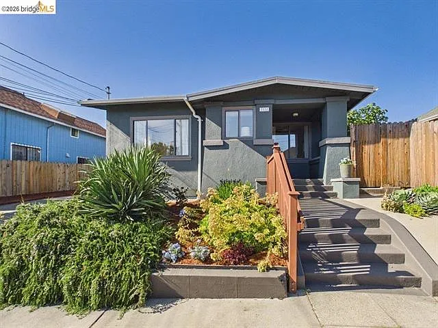2222 E 31st St — Photo 3
