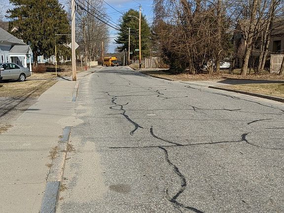 4th image of 112 Laurel Hill Ave