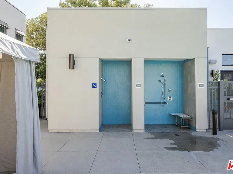 756 Daniel Freeman Cir — Photo 33