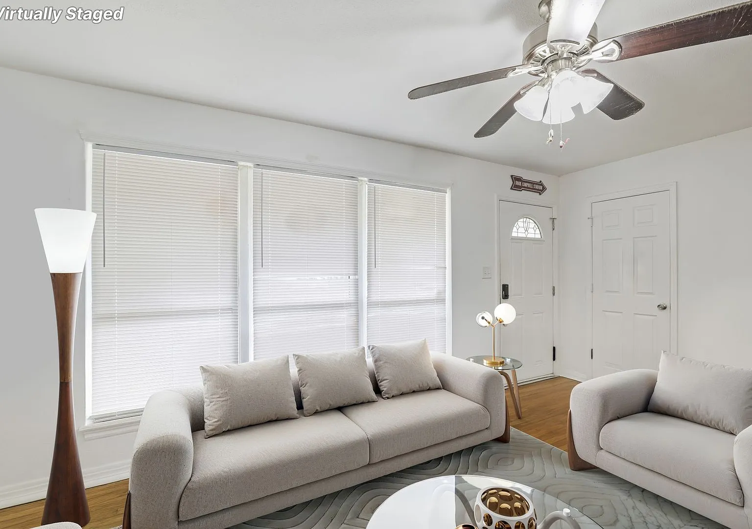 Beautifully Renovated 5 bedroom House Available for Fall 2027! — Photo 4