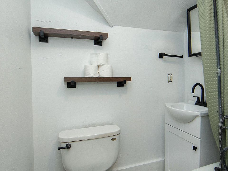 10th image of 103 Summit Ave