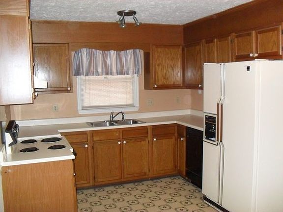 4th image of 2970 Peacock St