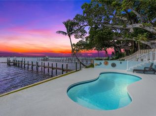 916 NE Banyan Tree Dr, Jensen Beach, FL 34957