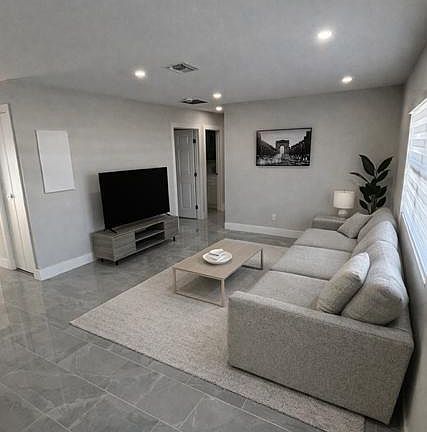 3rd image of 520 SW 13TH Place