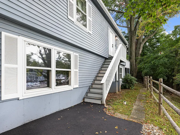 360 Main St — Photo 3