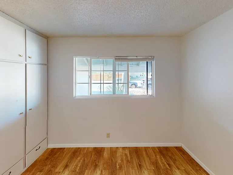 4728 Nelson St — Photo 4