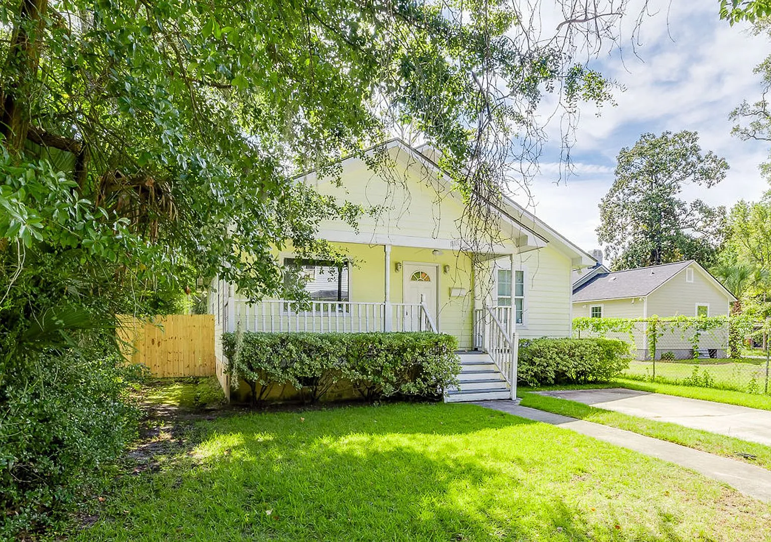SCAD-Friendly 3BR Home Near Bus Route Perfect for Roommates — Photo 3
