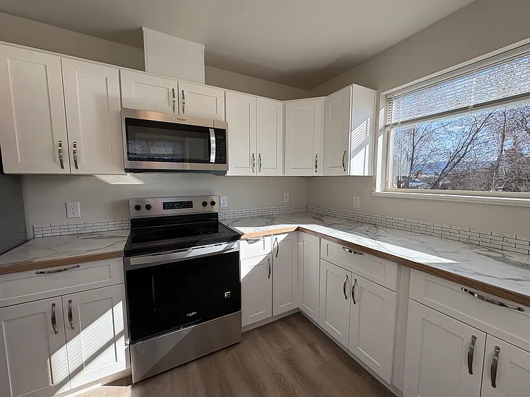 2210 N Arden Ct #B — Photo 31