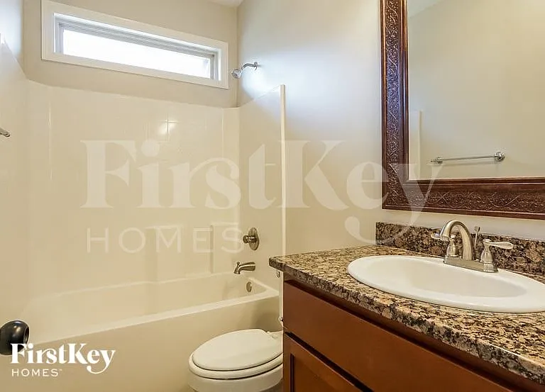 606 Park Lake Cir — Photo 14