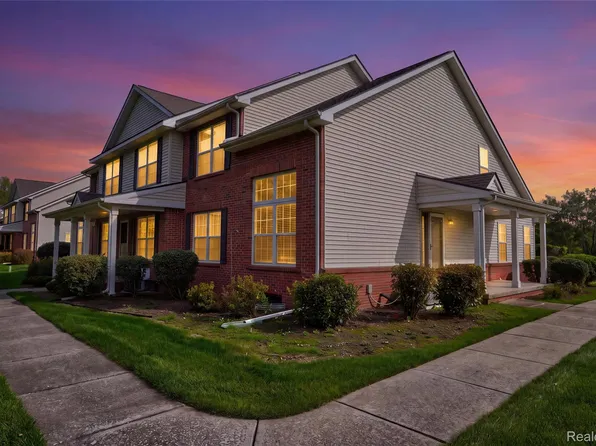 10207 Sunrise Dr, Grand Blanc, MI 48439