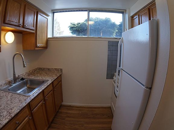 5th image of 150 Huronview Ct