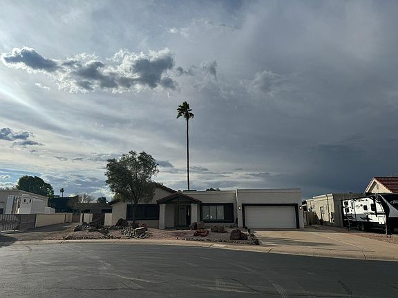 4th image of 1809 E Riviera Dr
