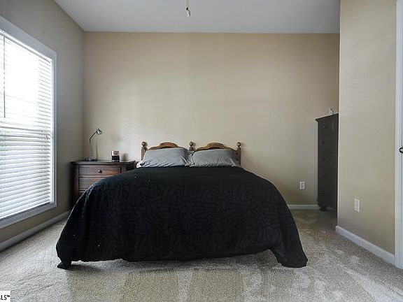 5th image of 212 Heritage Point Dr
