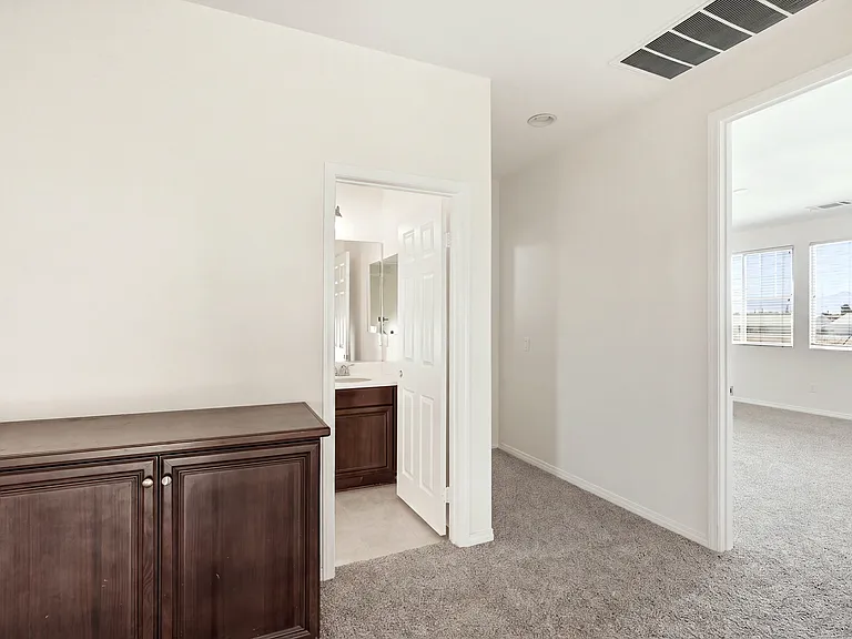 1364 Wellington Dr — Photo 14