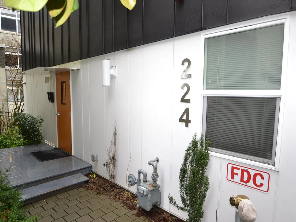 224 23rd Ave E #302