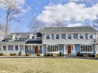 54 The Cir, Easton, CT 06612