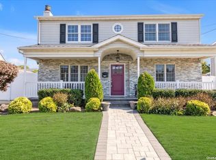 2687 Riverside Ave, Merrick, NY 11566