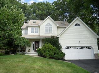 84 Winchester Dr, Monroe, NY 10950