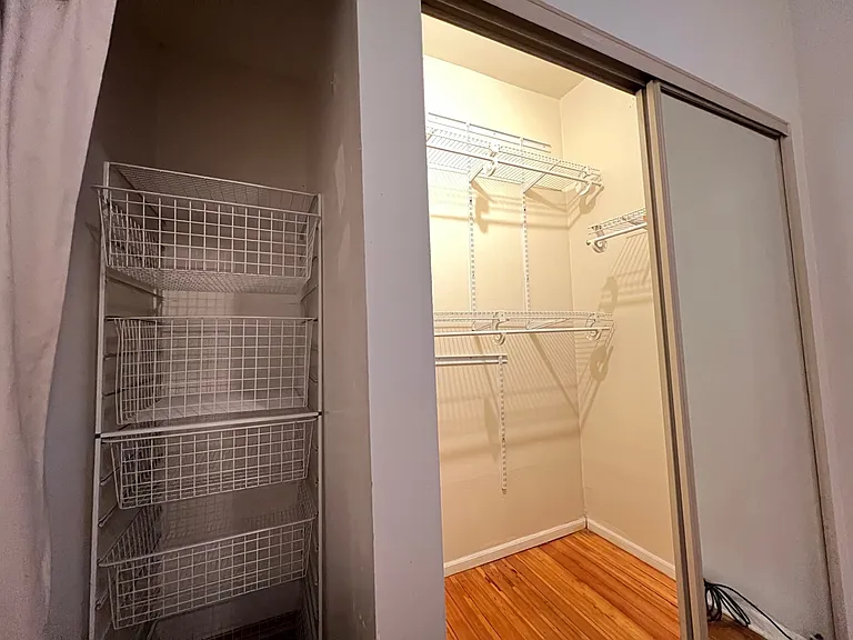 2335 W Barry Ave #2 — Photo 18