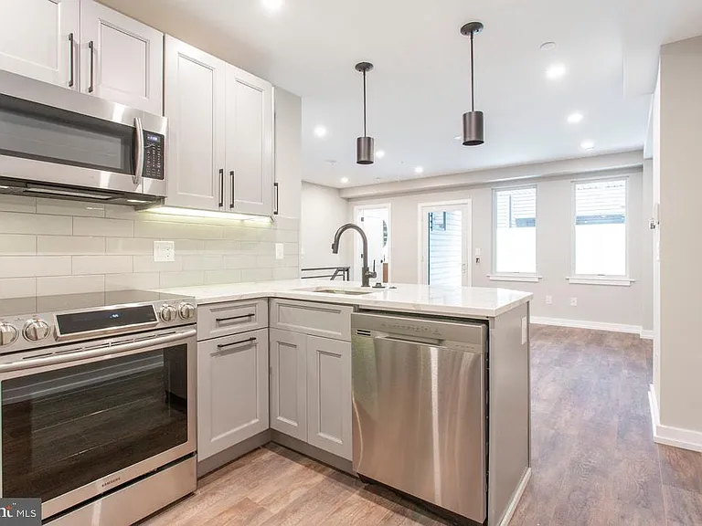 1619 Bainbridge St #1 — Photo 1