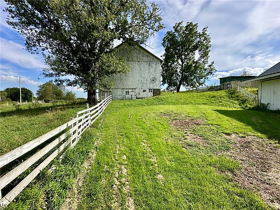 5th image of 571 Lake Rd
