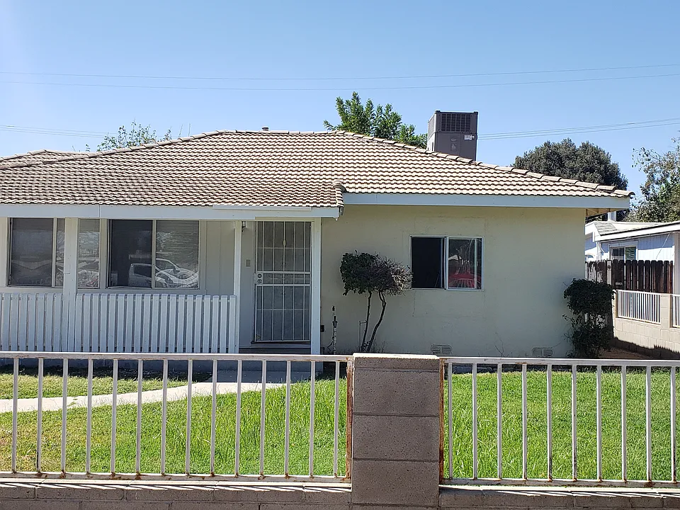 925 Chapel Dr