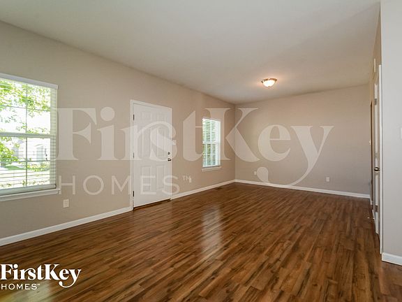3rd image of 813 Waler Dr