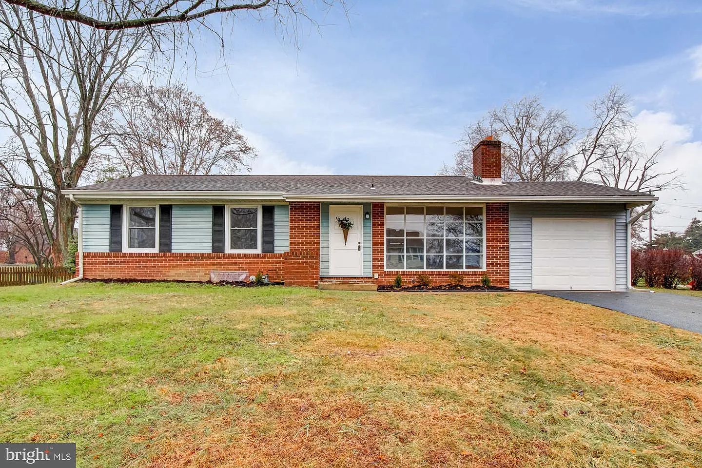 250 Folkstone Way photo 1