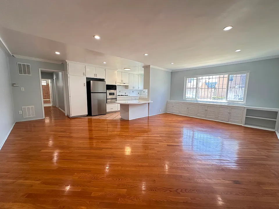 6153 Lexington