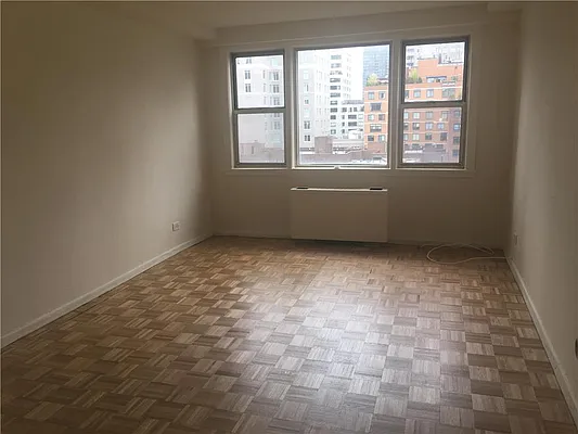 Rented by R New York | media 24