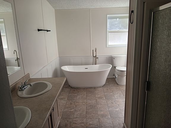 3rd image of 2831 W Whipple St