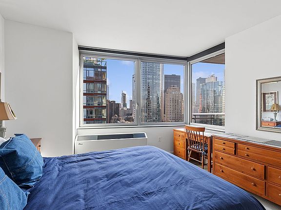 5th image of 30 Little St W #33B