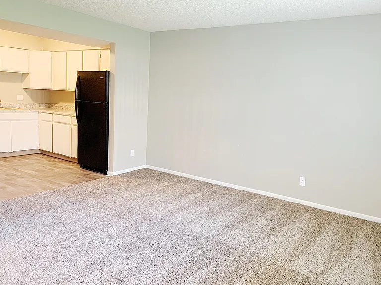 Oak Creek Apartments — Photo 13