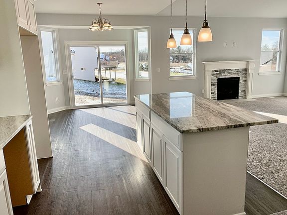 2nd image of 1610 Baypointe Cir