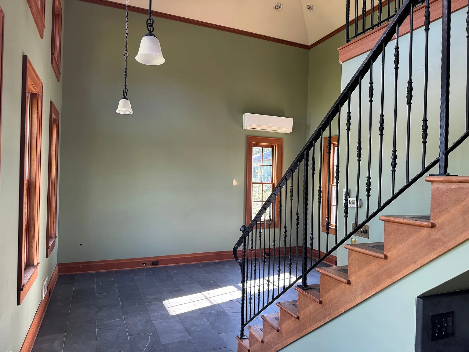 Beautiful Carriage House Surrounded Farmland--Dayton, OR — Photo 4