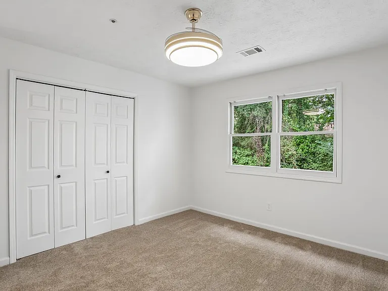 2280 Wellington Cir — Photo 15