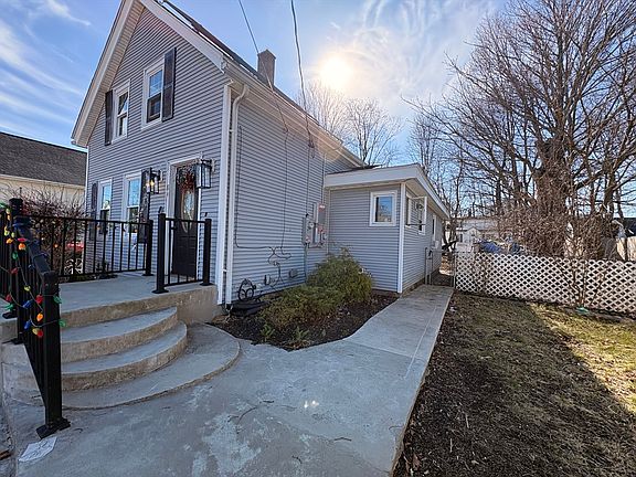 3rd image of 84 Emmet St