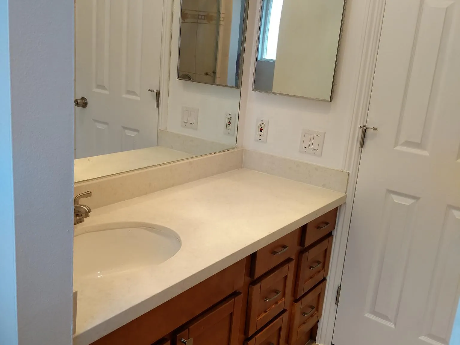 2 bed, 1.5 bath, 1006 sqft, $2,725 — Photo 3
