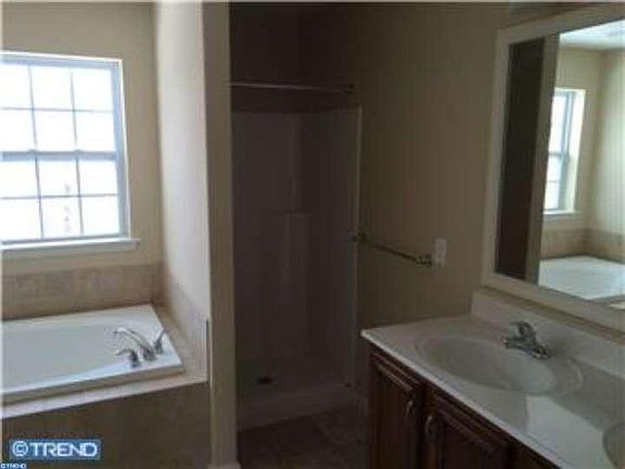 3rd image of 721 Belfair Dr