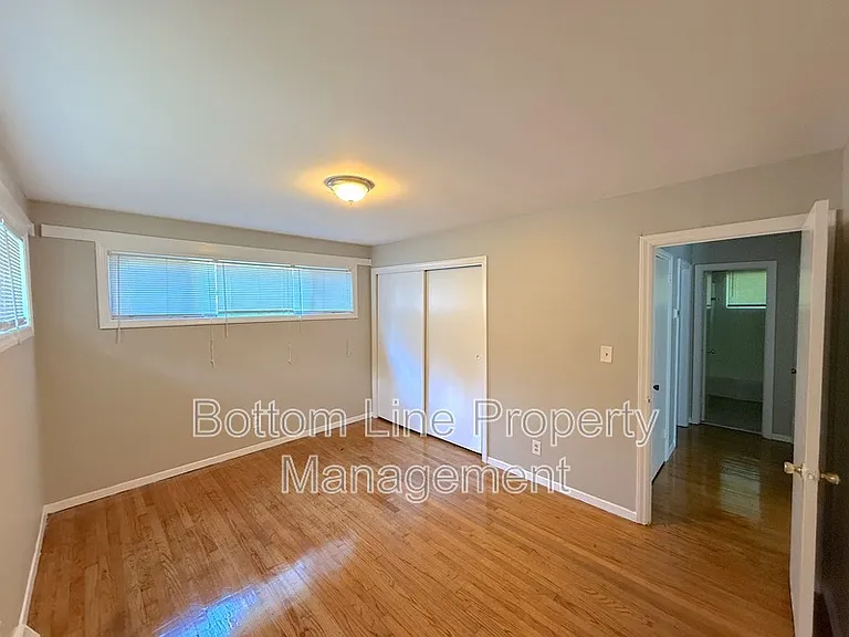 561 Blendwood Dr — Photo 8