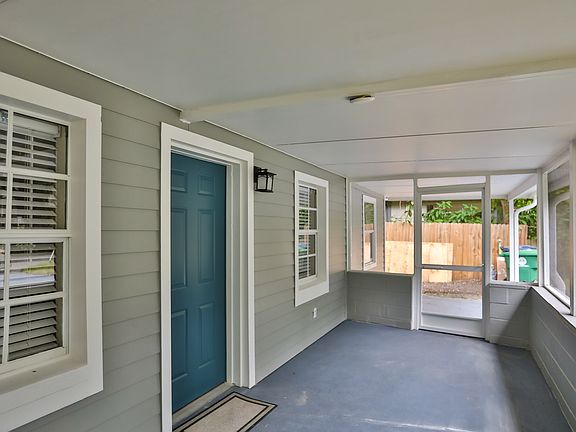 3rd image of 208 E Cluster Ave