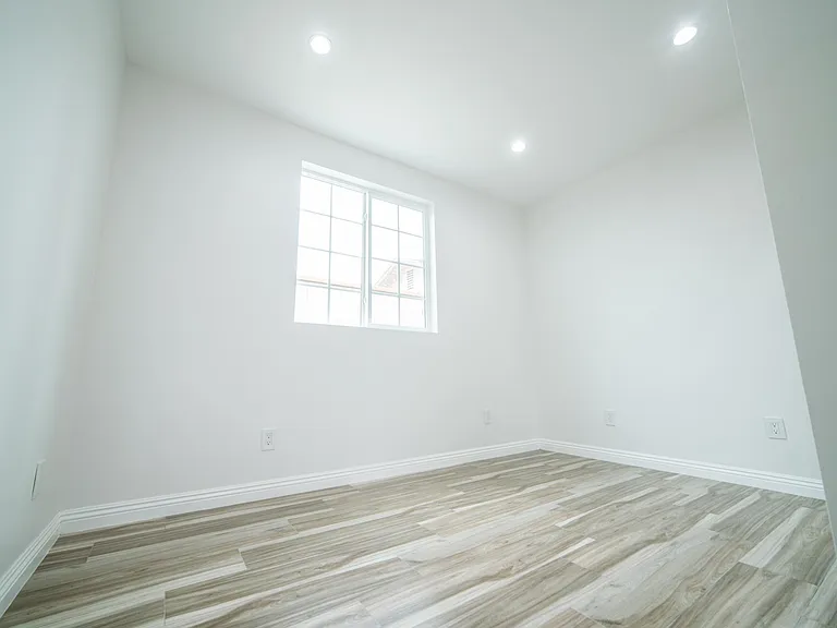 9580 Lev Ave — Photo 8