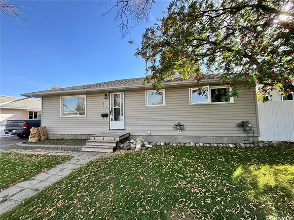 621 23rd STREET W, Prince Albert, SK S6V 4M4