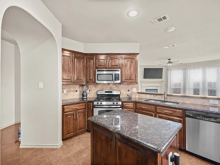 5701 Paluxy Sands Trl — Photo 15